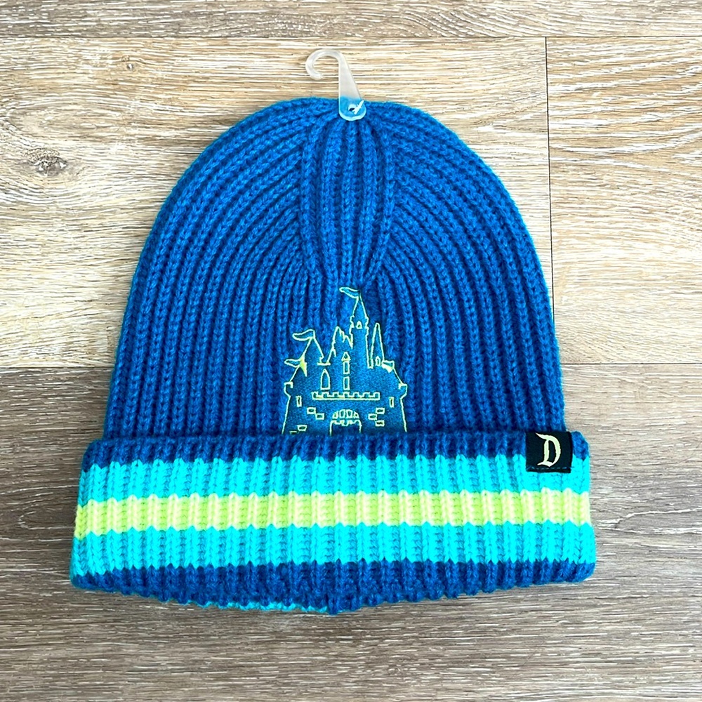 New NWT Disney Parks Disneyland castle knit beanie hat OS